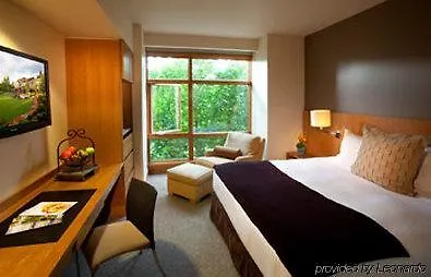Cedarbrook Lodge SeaTac Hotel