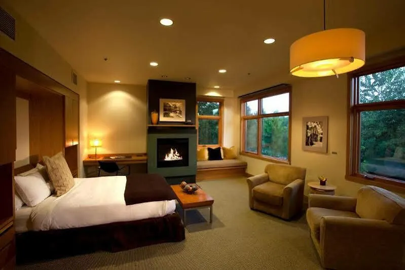Cedarbrook Lodge SeaTac Hotel